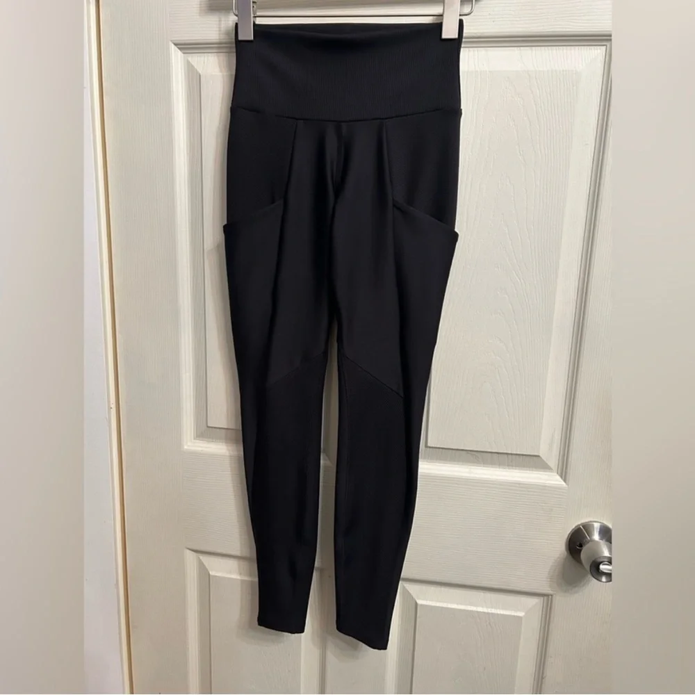 ALO Yoga Black Leggings xxs - Picture 3 of 4
